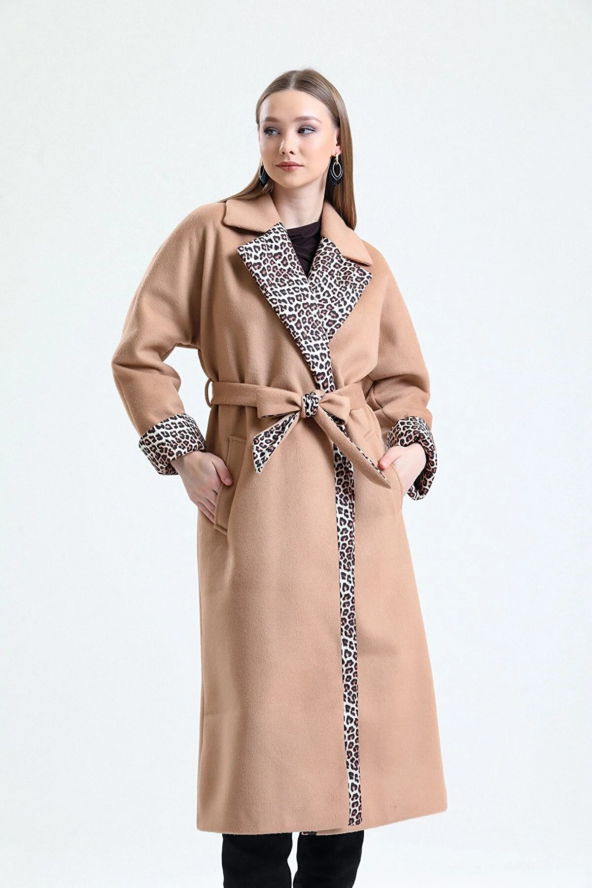 kabancım women's coat is designed with a trendy leopard print 6081
